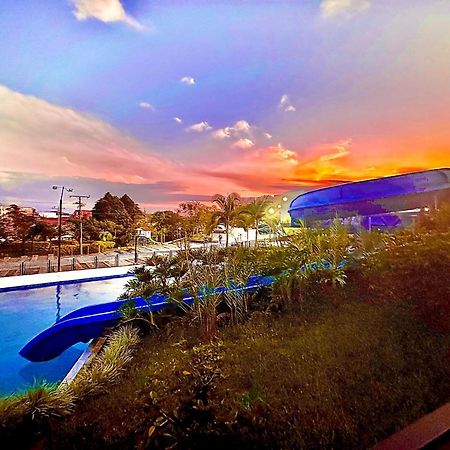 Apartamento Privado Vacacional A 5M Del Aeropuerto, 20 Minutos Del Parque Del Cafe Y Centro De Armenia Con 4 Piscinas, 3 Jacuzzi, Sauna By Molca Xperiences 3H מראה חיצוני תמונה