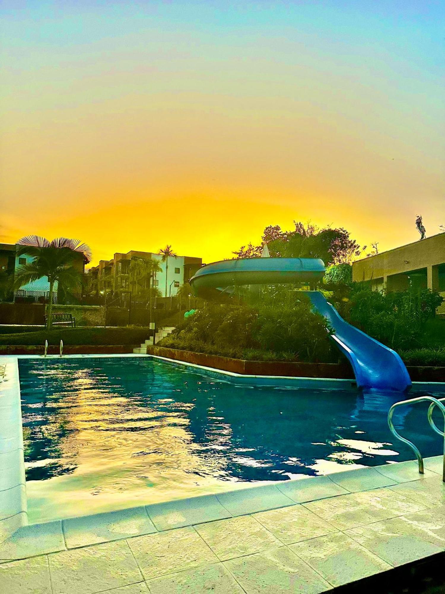 Apartamento Privado Vacacional A 5M Del Aeropuerto, 20 Minutos Del Parque Del Cafe Y Centro De Armenia Con 4 Piscinas, 3 Jacuzzi, Sauna By Molca Xperiences 3H מראה חיצוני תמונה